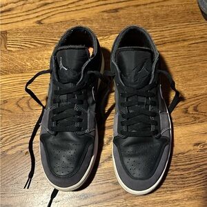 Air Jordan low 1 SE Craft. Used men’s size 10.